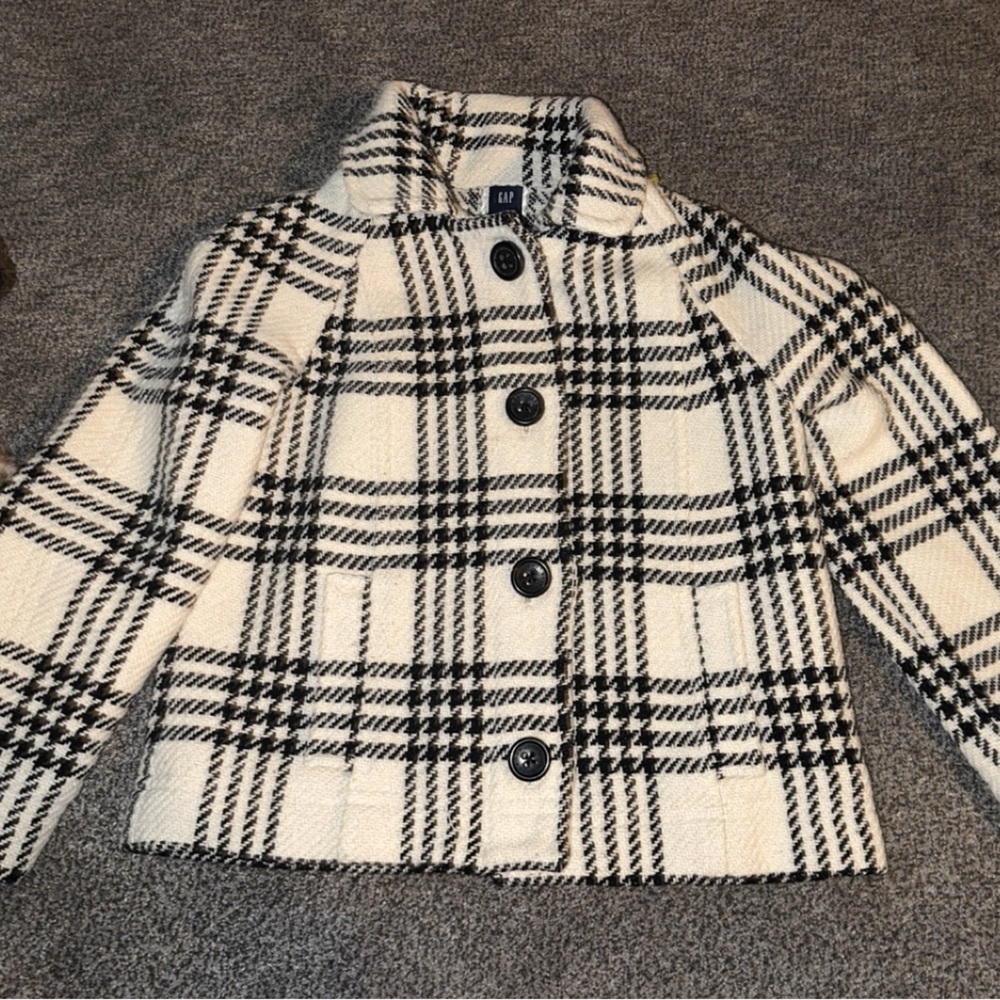 GAP Cropped Black and White Textured Jacket